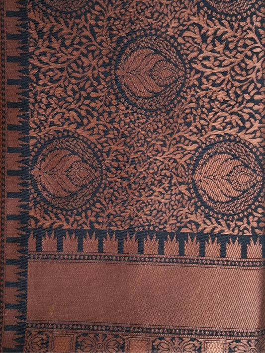 Kavira – The Midnight Copper Elegance