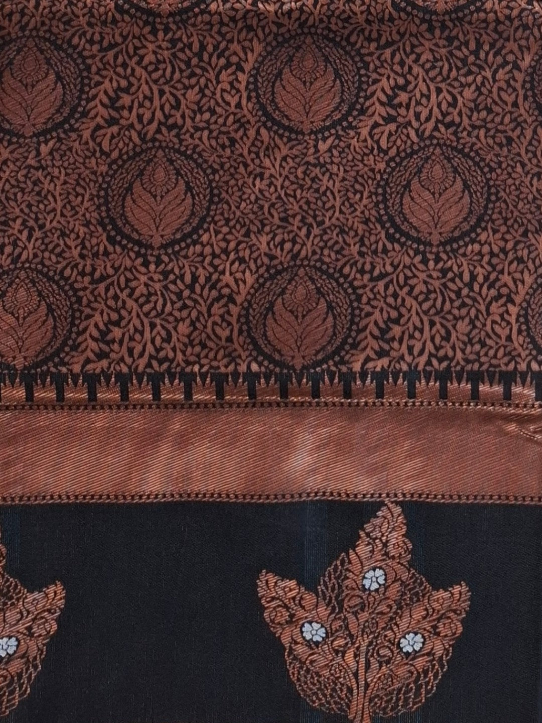 Kavira – The Midnight Copper Elegance