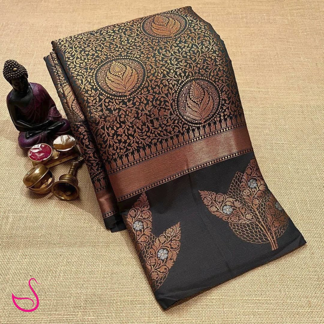 Kavira – The Midnight Copper Elegance