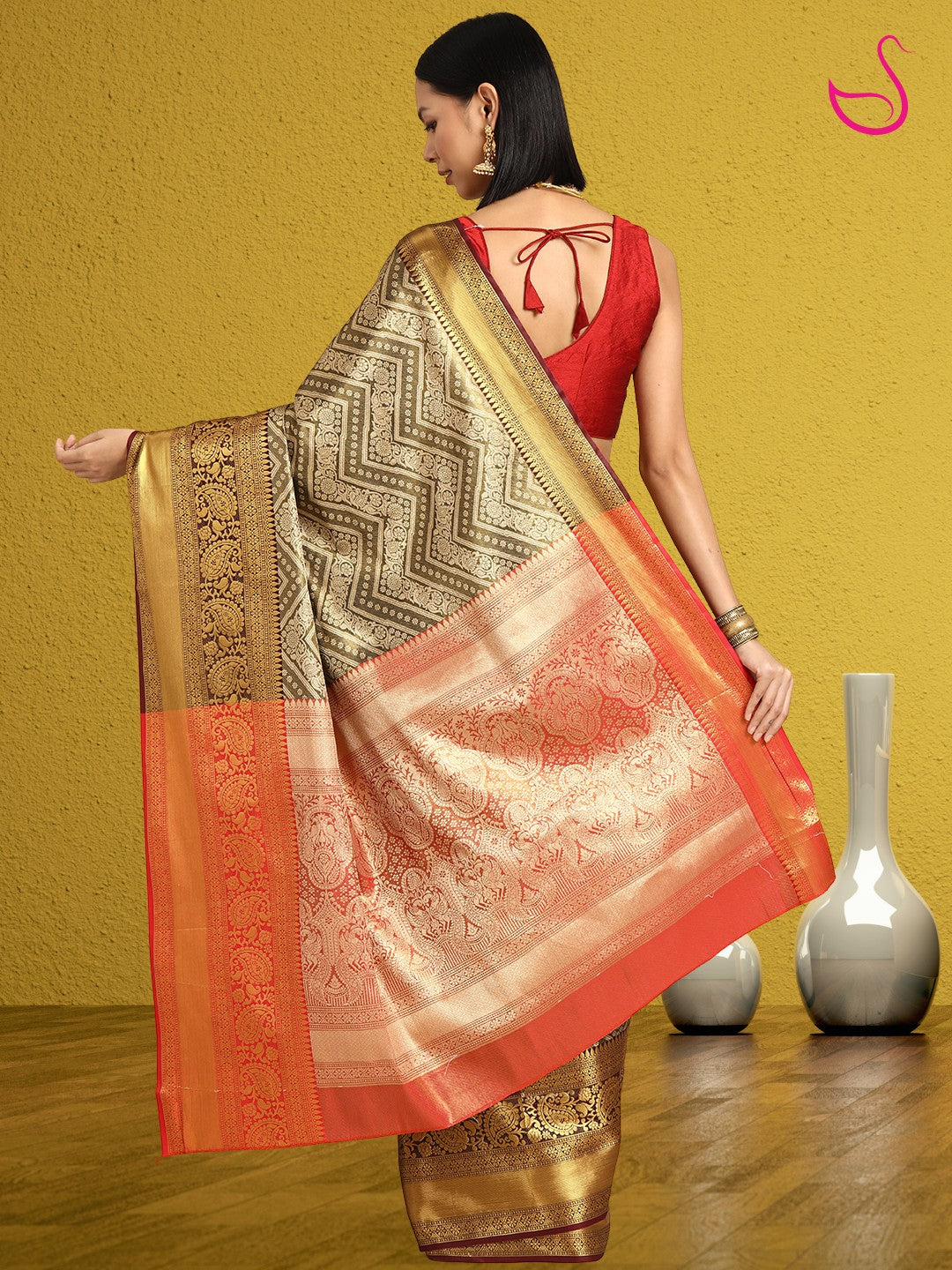 Ruvika – The Black Red Grandeur