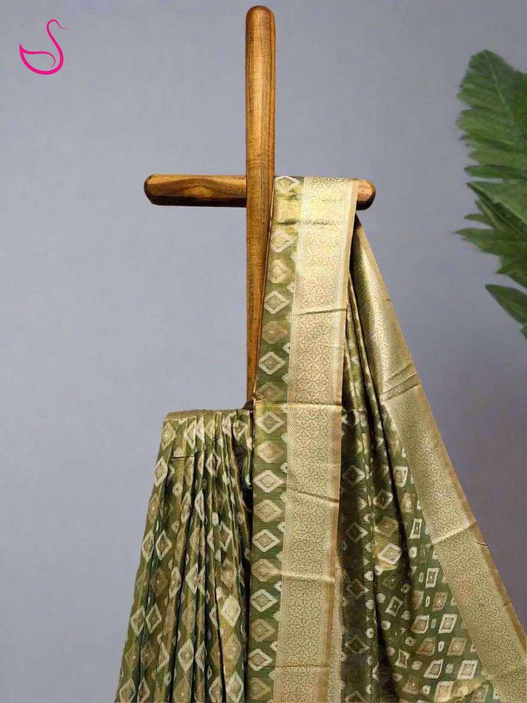 Divira - The Antique Olive Charm