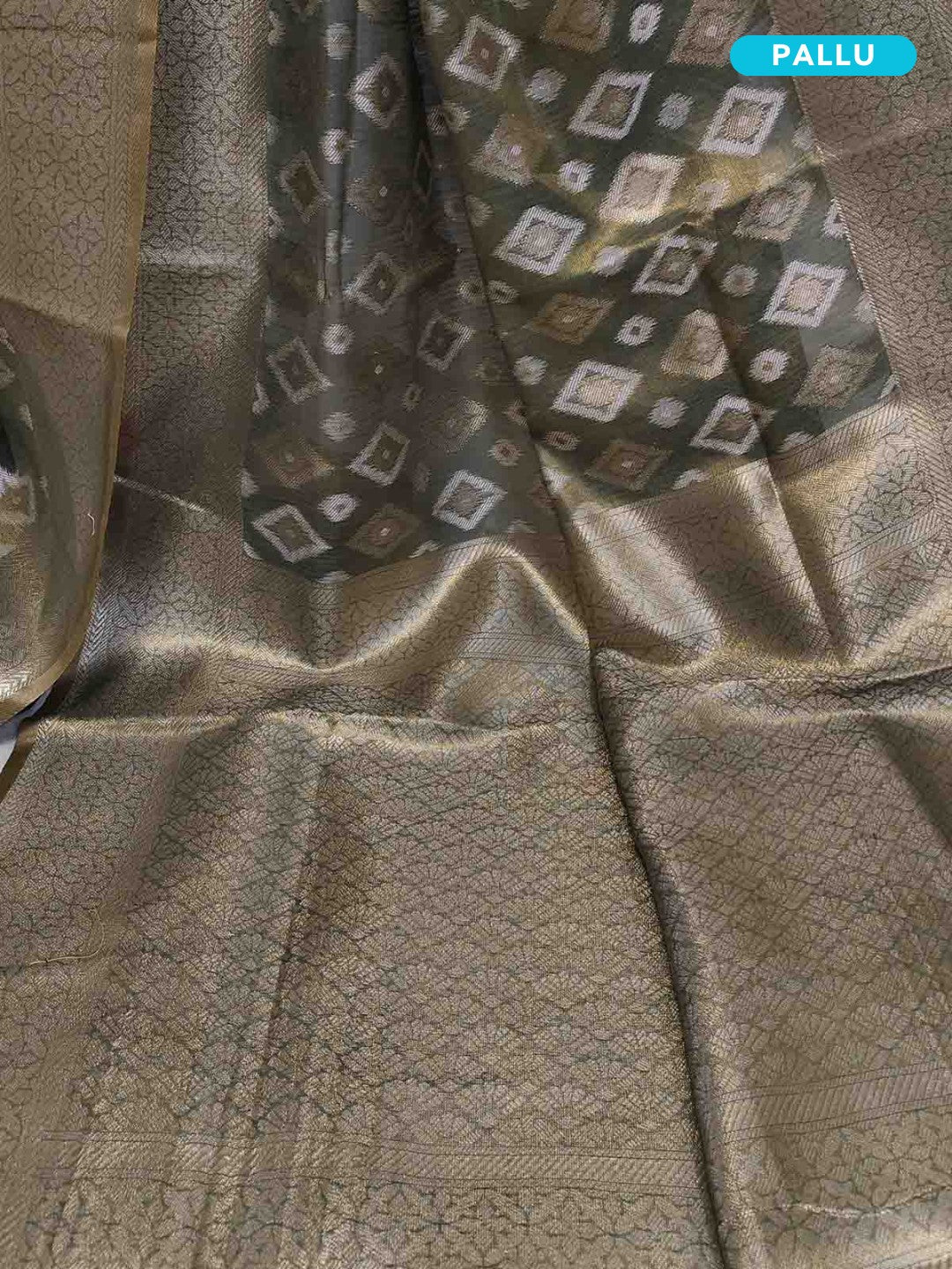 Divira - The Antique Olive Charm